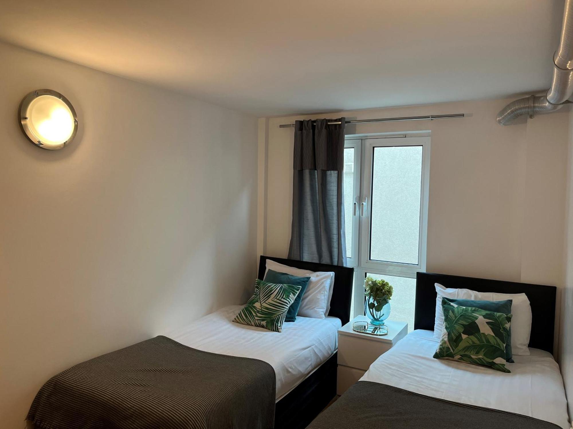 Access Apartments City Лондон Екстериор снимка